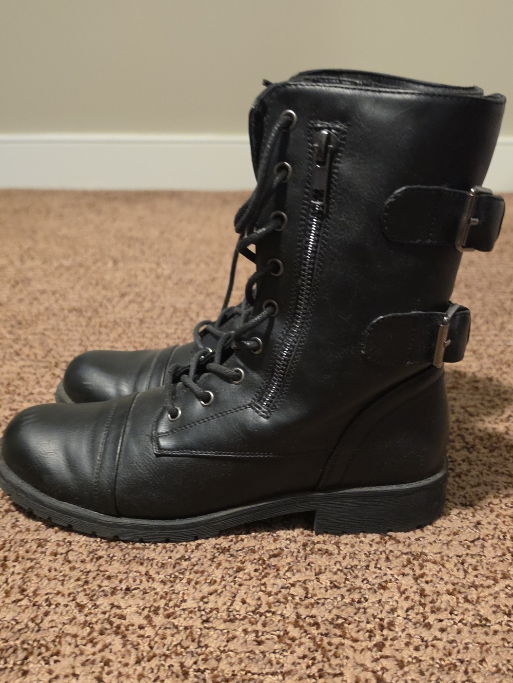 Vepose Black Lace-Up Combat Boots with Side Buckles